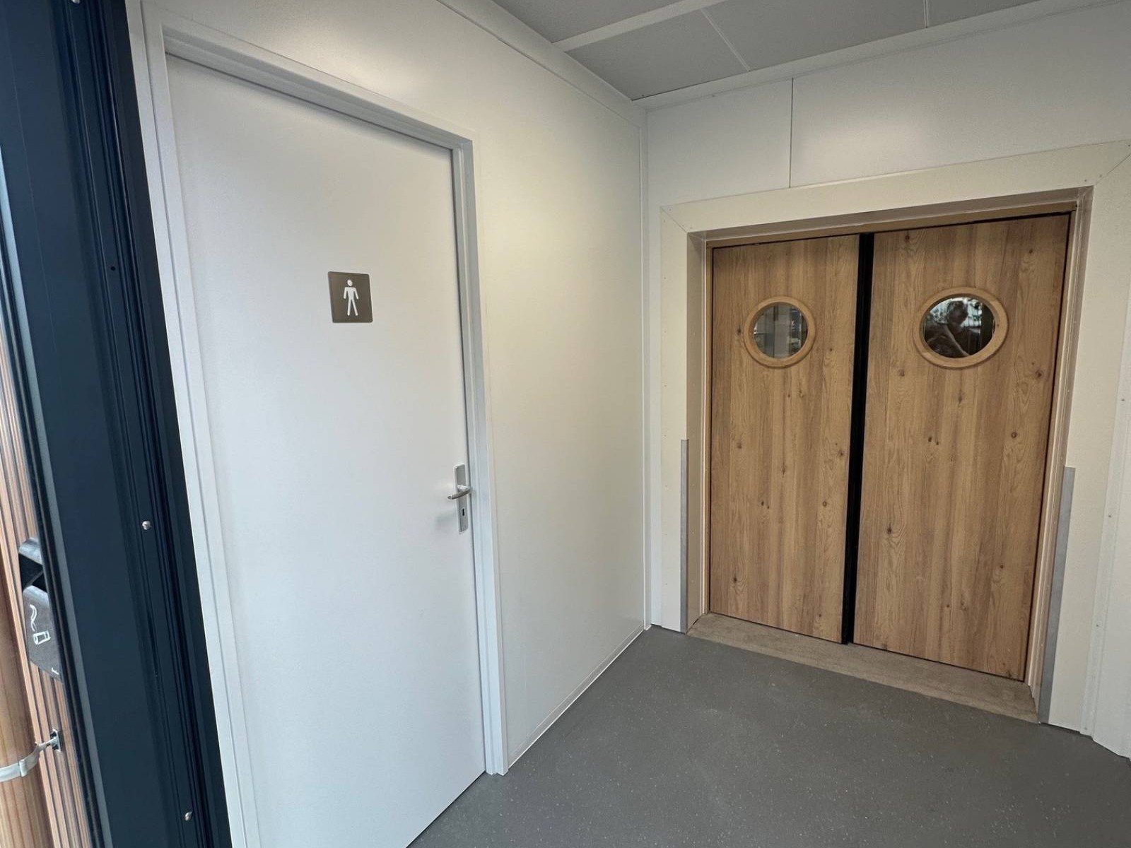 entrée sanitaire conteneur